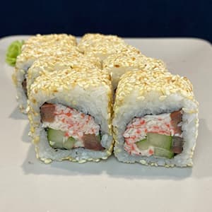 Ролл Калифорния в кунжуте